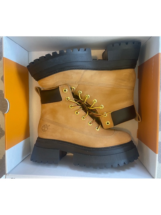 Timberland Shoes - NWT Timberland Sky Wheat Nubuck Boots
